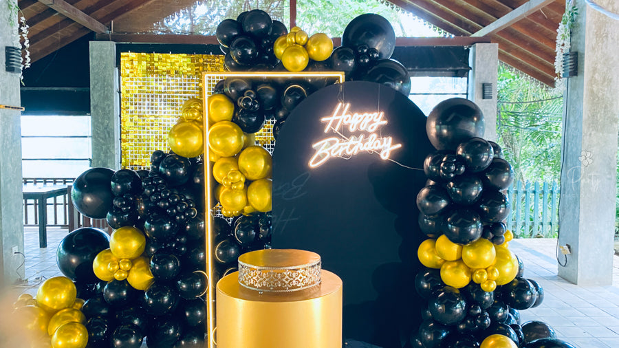 Gold Shimmer Wall Birthday deco