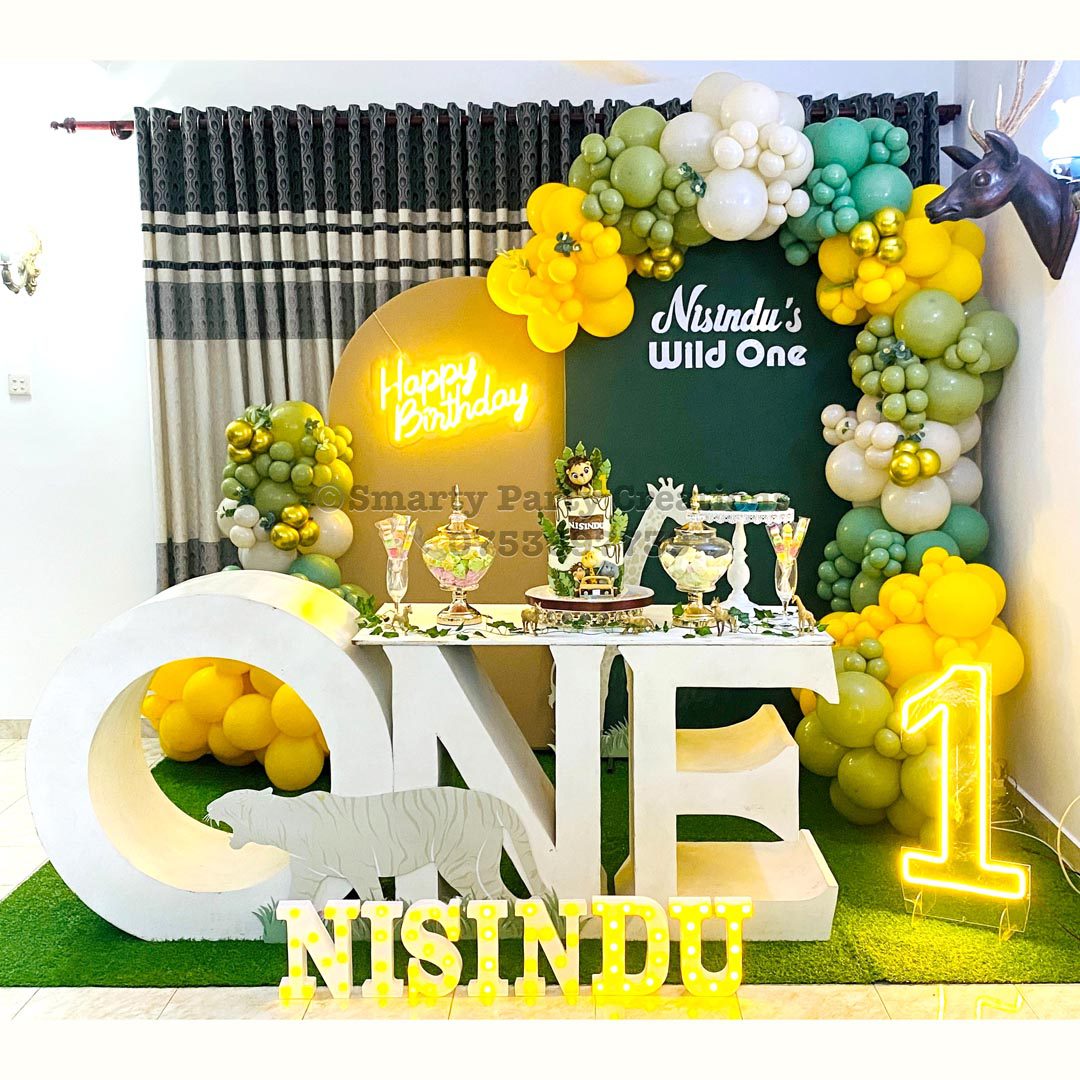 Wild Theme with One Table and two Arch