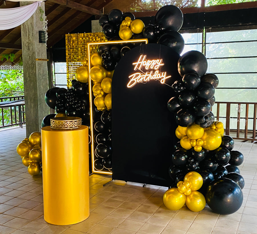 Gold Shimmer Wall Birthday deco