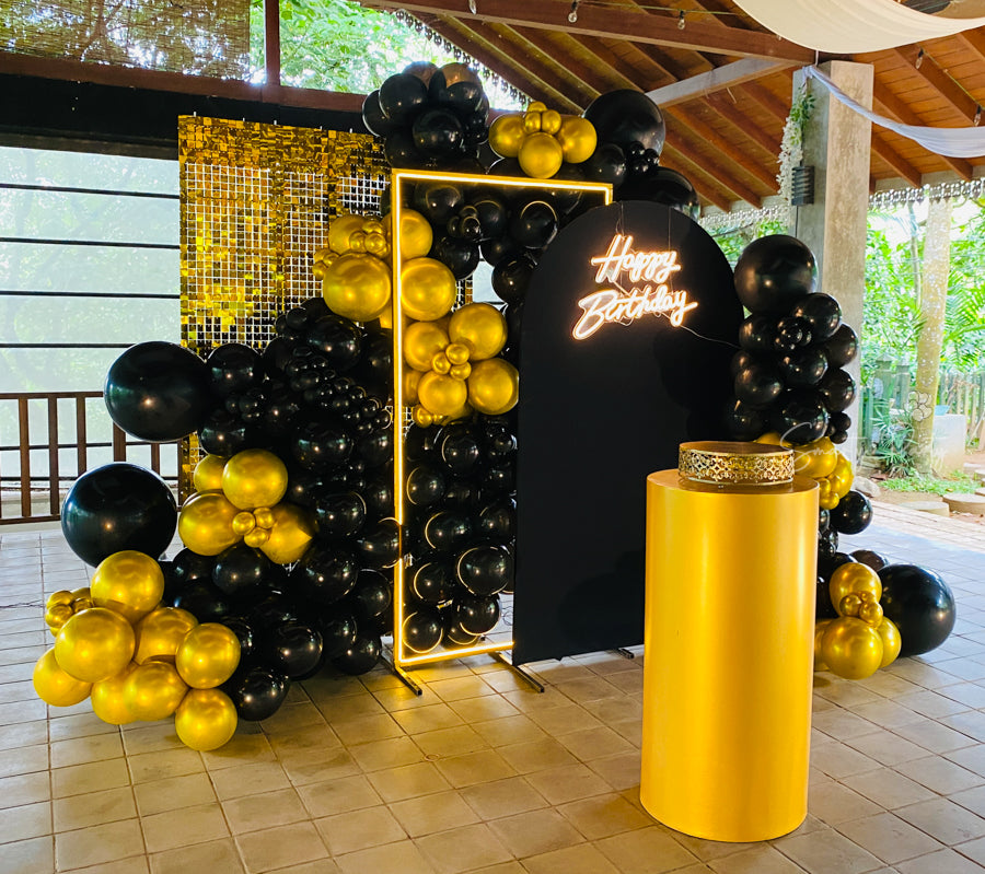 Gold Shimmer Wall Birthday deco