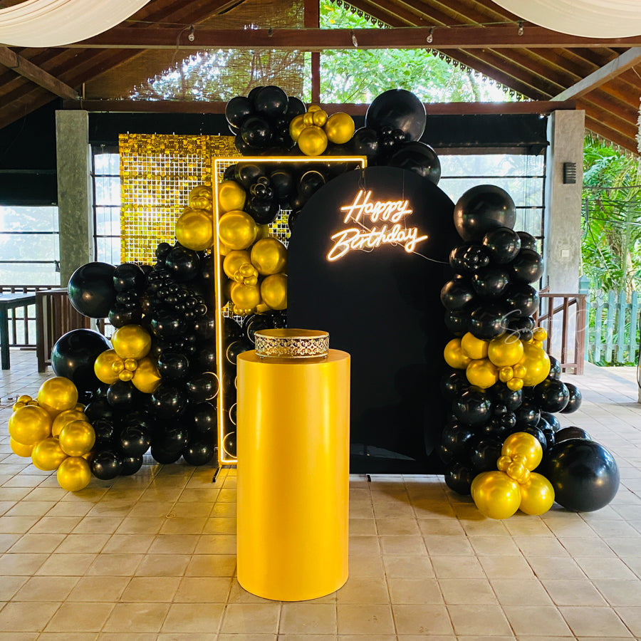 Gold Shimmer Wall Birthday deco