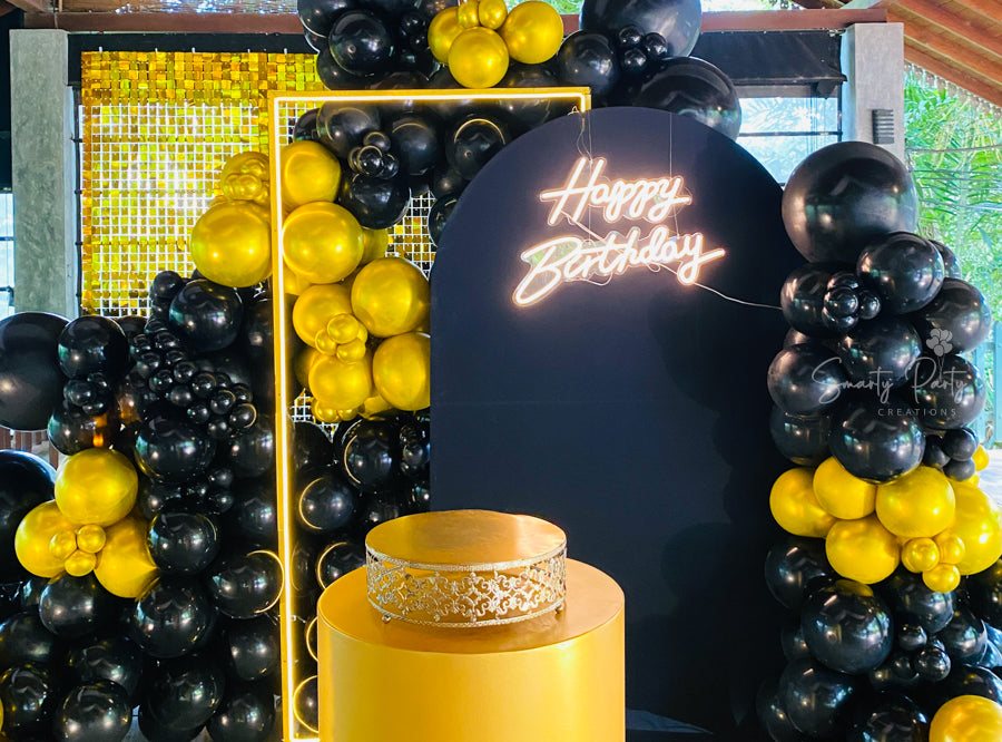 Gold Shimmer Wall Birthday deco