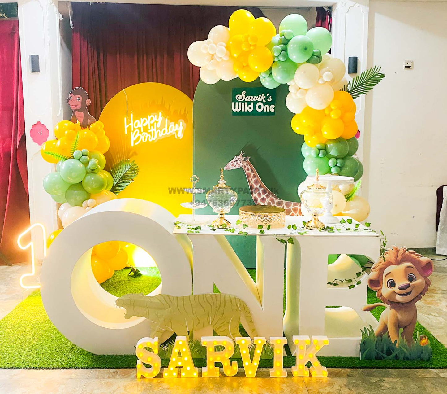 Wild Theme with One Table Palm Leaves