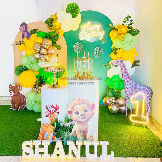 Wild Theme with hollow arch and 4'X7' arch