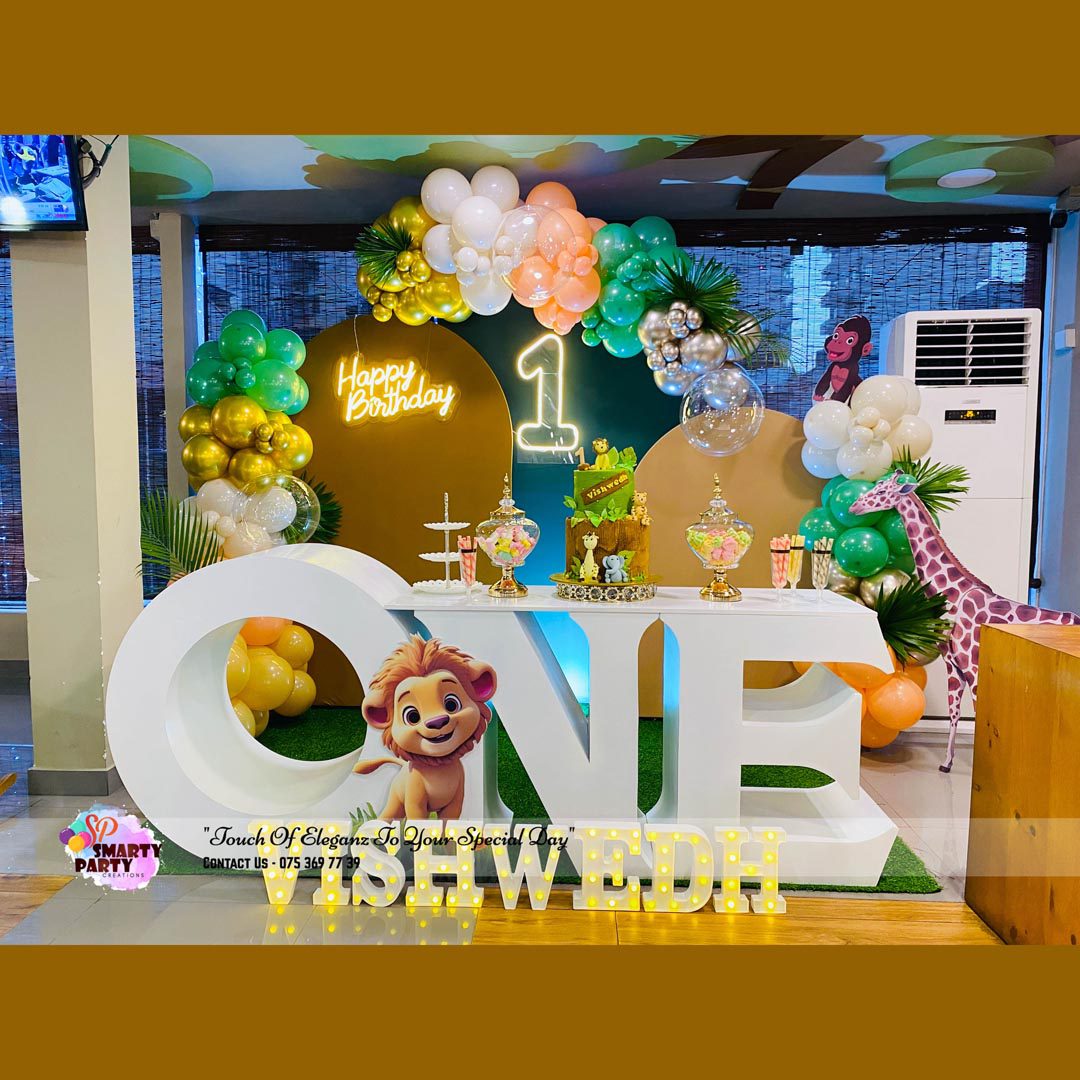 Wild Theme with One Table and Three Arch